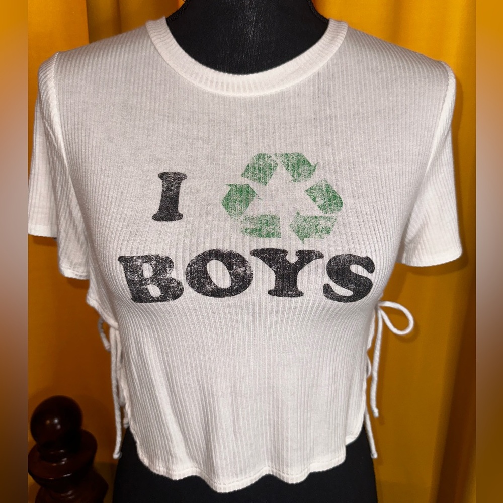 SOLD🚫 Fashion Nova I ♻️ Boys Side-Tie Crop Top
